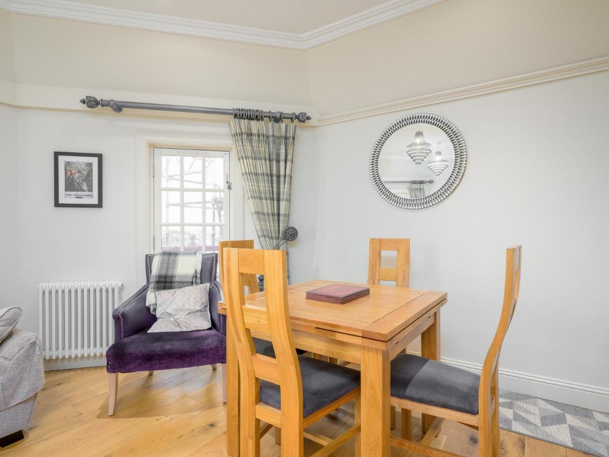 Pass The Keys Historic Ramsay Garden Apt With Balcony Views EDI Eksteriør bilde
