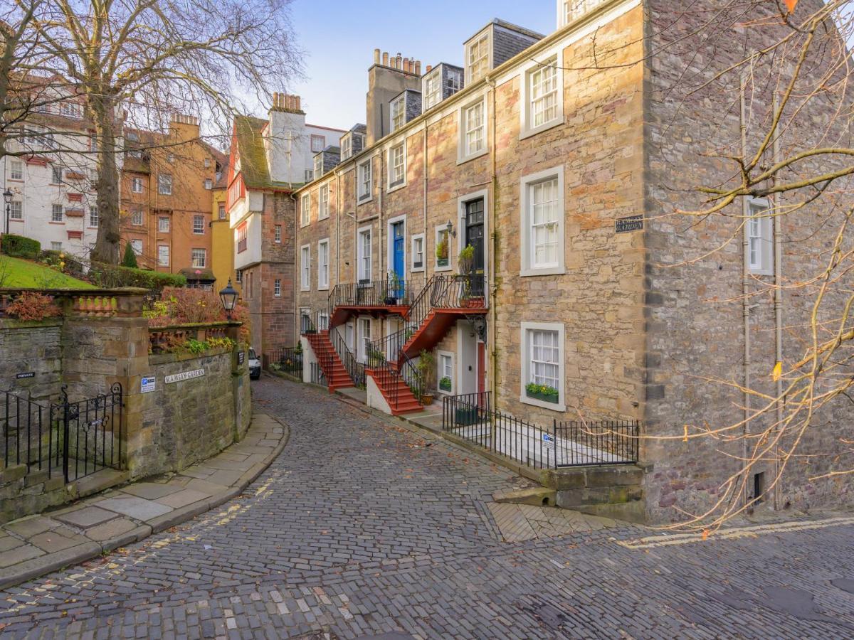 Pass The Keys Historic Ramsay Garden Apt With Balcony Views EDI Eksteriør bilde