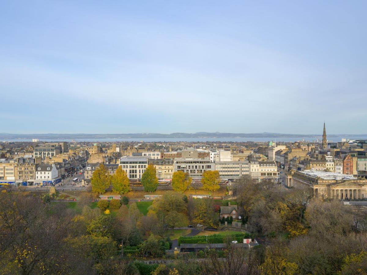 Pass The Keys Historic Ramsay Garden Apt With Balcony Views EDI Eksteriør bilde