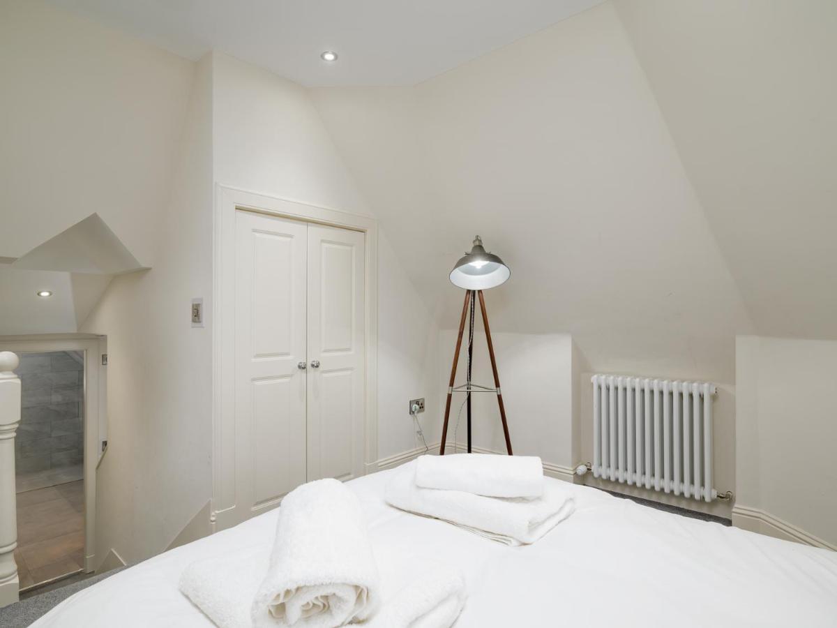 Pass The Keys Historic Ramsay Garden Apt With Balcony Views EDI Eksteriør bilde