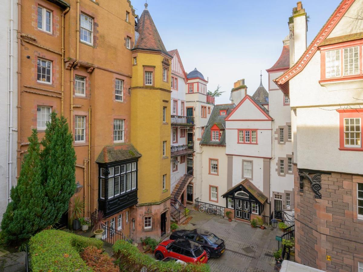 Pass The Keys Historic Ramsay Garden Apt With Balcony Views EDI Eksteriør bilde