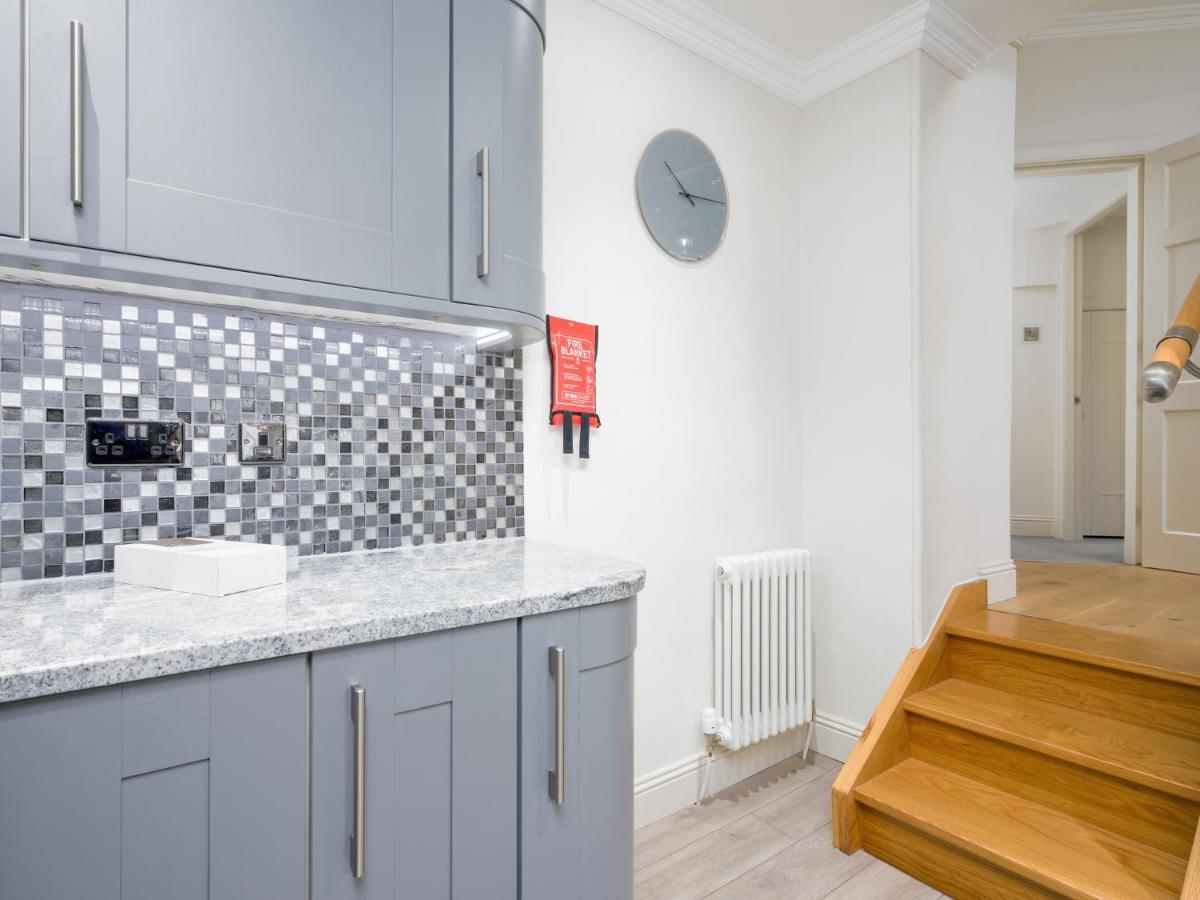 Pass The Keys Historic Ramsay Garden Apt With Balcony Views EDI Eksteriør bilde