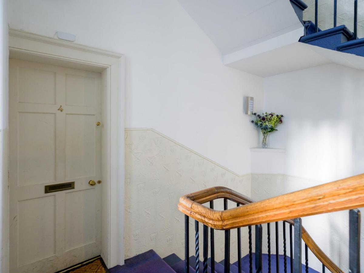 Pass The Keys Historic Ramsay Garden Apt With Balcony Views EDI Eksteriør bilde