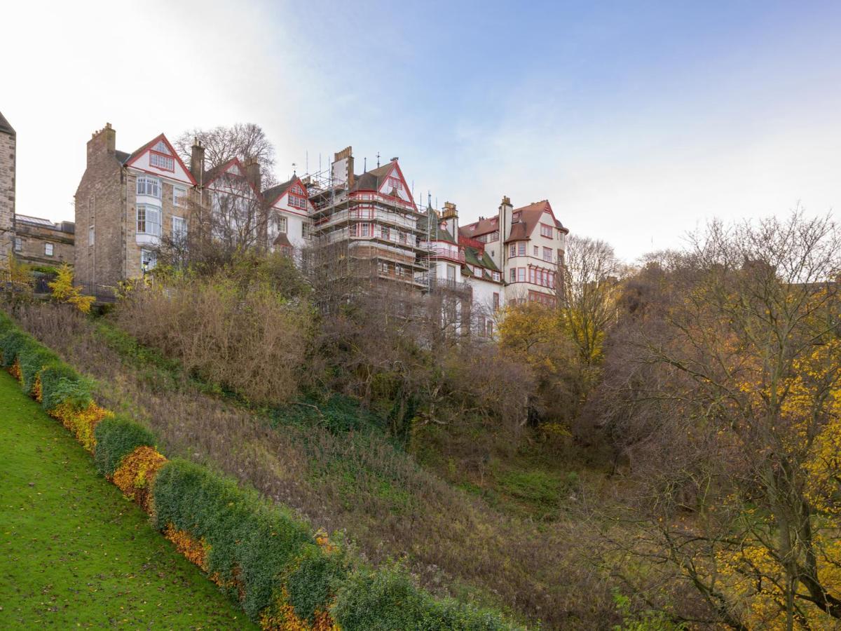 Pass The Keys Historic Ramsay Garden Apt With Balcony Views EDI Eksteriør bilde